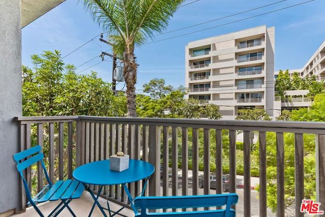1134 Alta Loma Road 305, West Hollywood, CA 90069
