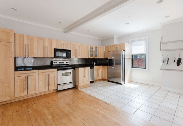 6 Cushing St 1, Waltham, MA 02453