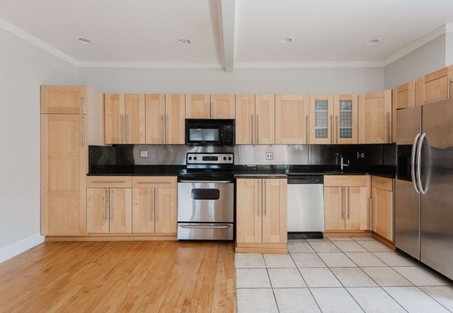 6 Cushing St 1, Waltham, MA 02453