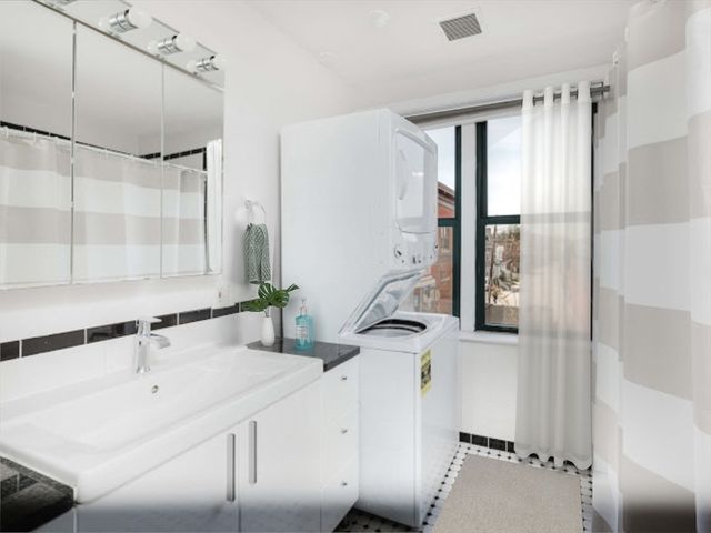 6 Cushing St 1, Waltham, MA 02453