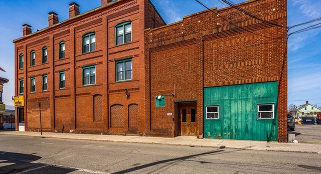 6 Cushing St 1, Waltham, MA 02453