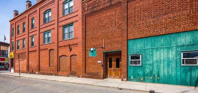 6 Cushing St 1, Waltham, MA 02453