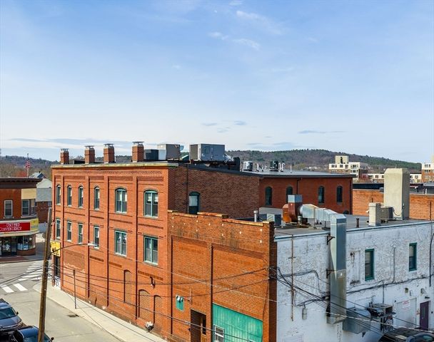 6 Cushing St 1, Waltham, MA 02453