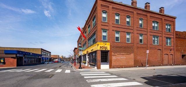 6 Cushing St 1, Waltham, MA 02453