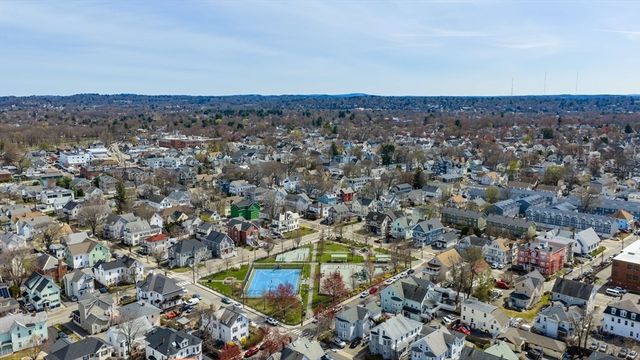 6 Cushing St 1, Waltham, MA 02453