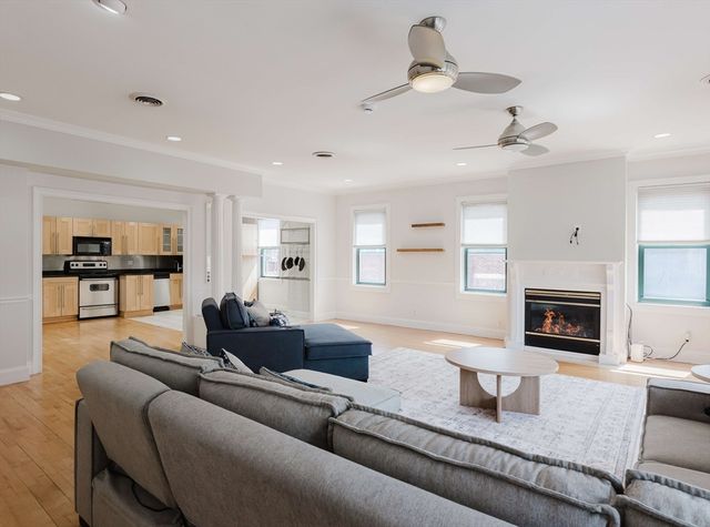 6 Cushing St 1, Waltham, MA 02453