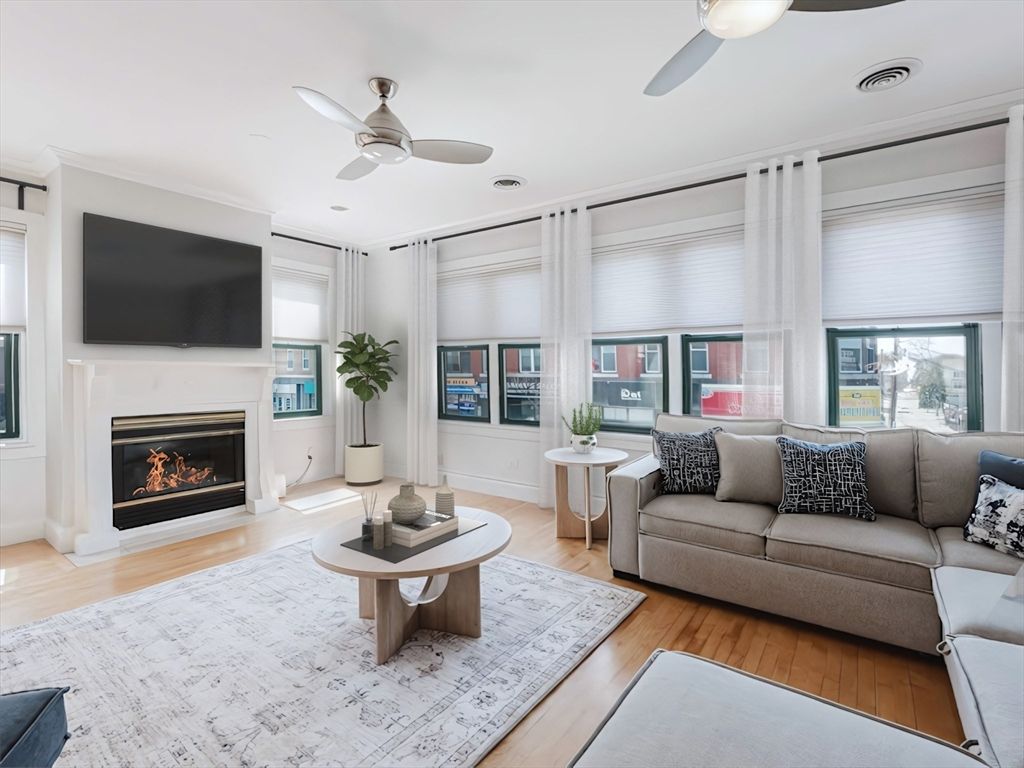 6 Cushing St 1, Waltham, MA 02453