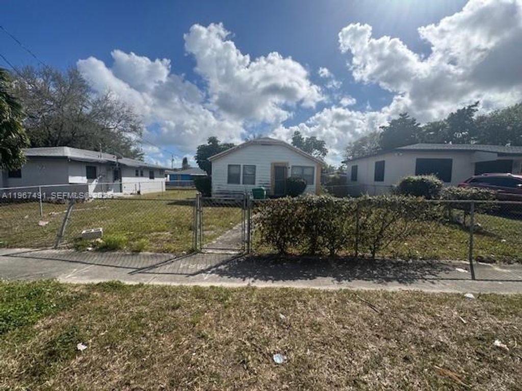 1244 NW 68th Ter, Miami, FL 33147