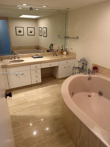 19707 Turnberry Way 17-E, Aventura, FL 33180