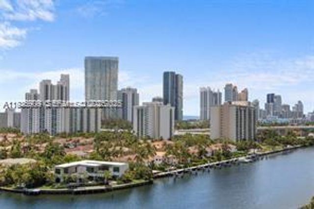 19707 Turnberry Way 17-E, Aventura, FL 33180