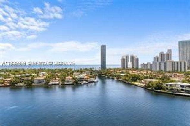 19707 Turnberry Way 17-E, Aventura, FL 33180