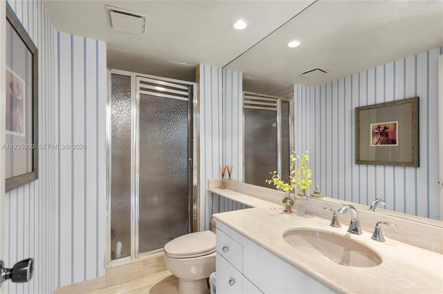 19707 Turnberry Way 17-E, Aventura, FL 33180