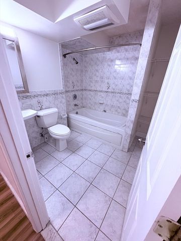 400 Massachusetts Avenue 30, Boston, MA 02115