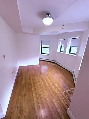400 Massachusetts Avenue 30, Boston, MA 02115
