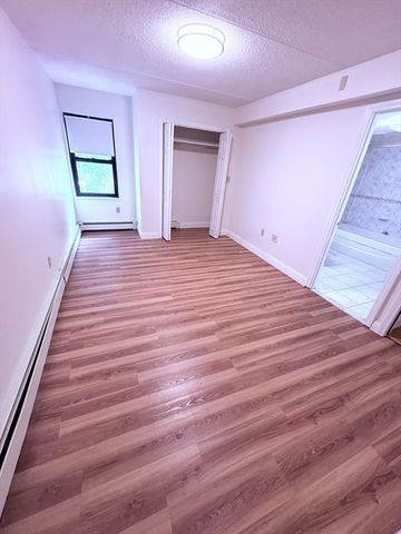 400 Massachusetts Avenue 30, Boston, MA 02115