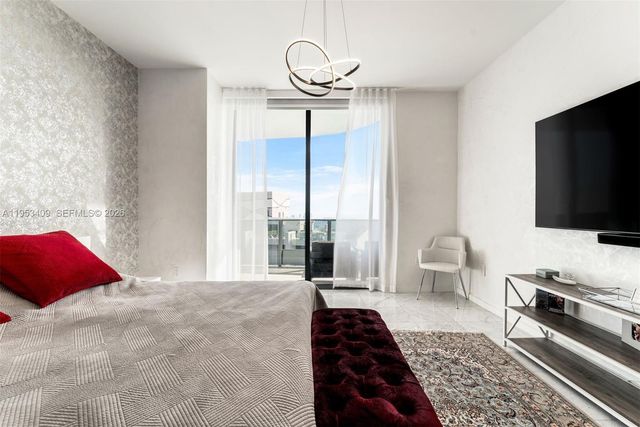 1000 Brickell Plz PH5203-FURN, Miami, FL 33131