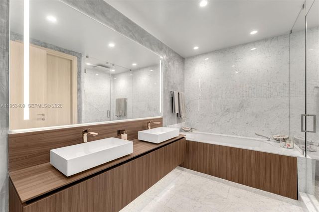 1000 Brickell Plz PH5203-FURN, Miami, FL 33131