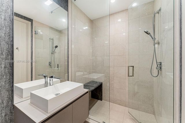 1000 Brickell Plz PH5203-FURN, Miami, FL 33131