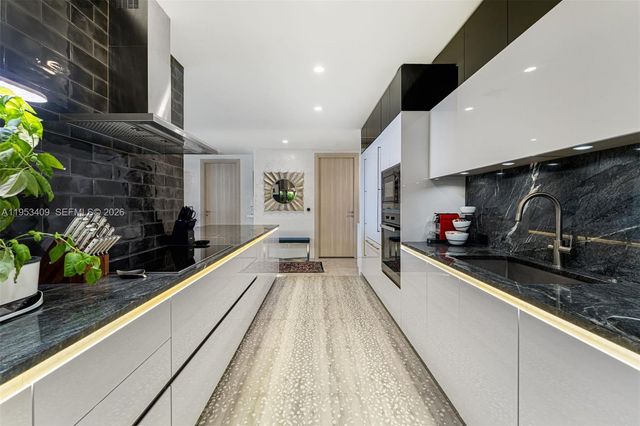 1000 Brickell Plz PH5203-FURN, Miami, FL 33131