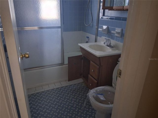 2212 NE 8 AVENUE NE, Gainesville, FL 32641