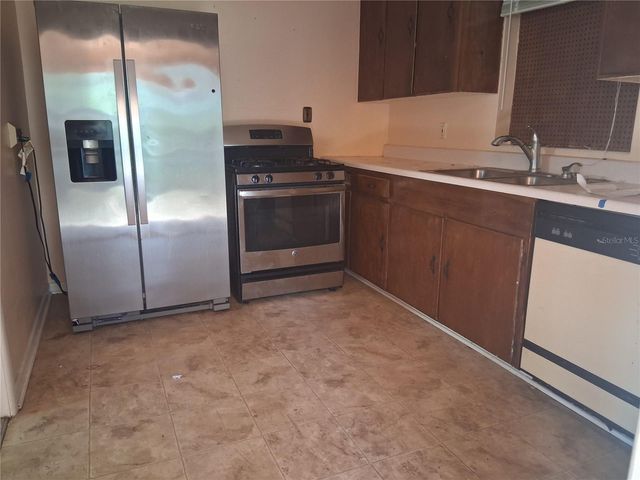 2212 NE 8 AVENUE NE, Gainesville, FL 32641