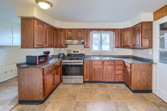 4093 Coral Street, Burton, MI 48509