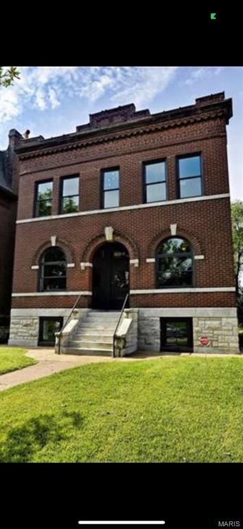 1806 Allen Avenue, St Louis, MO 63104