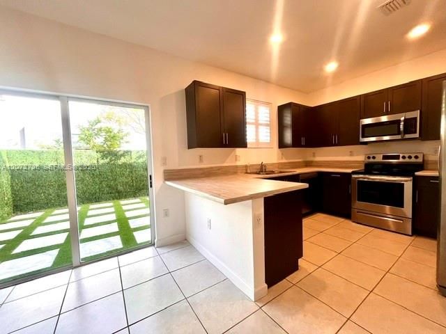 2606 SE 13th Street, Homestead, FL 33035