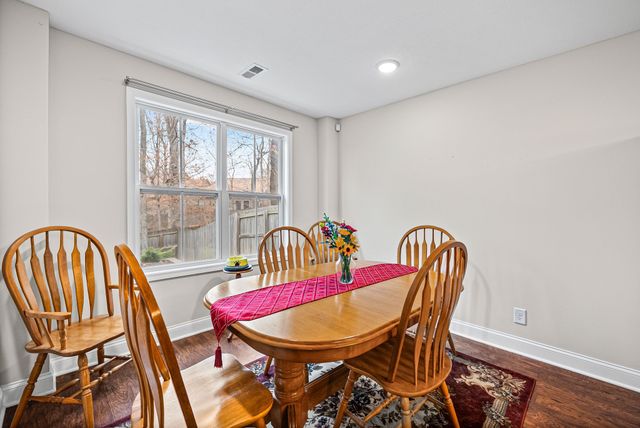 1168 Belvoir Ln, Clarksville, TN 37040