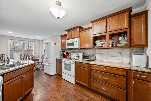 1168 Belvoir Ln, Clarksville, TN 37040