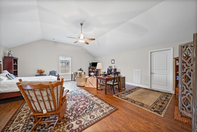 1168 Belvoir Ln, Clarksville, TN 37040