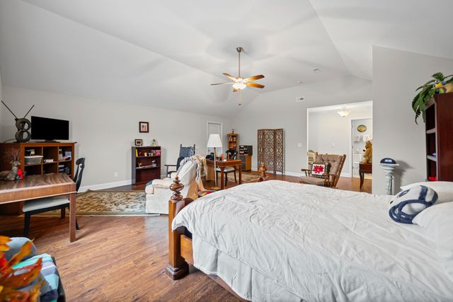 1168 Belvoir Ln, Clarksville, TN 37040