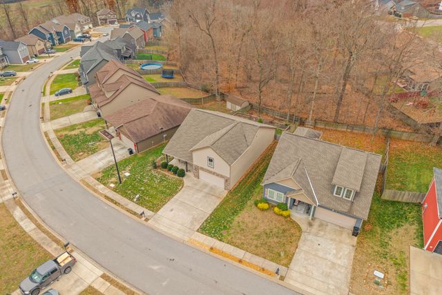 1168 Belvoir Ln, Clarksville, TN 37040