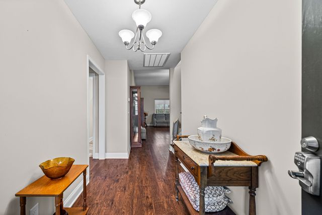 1168 Belvoir Ln, Clarksville, TN 37040