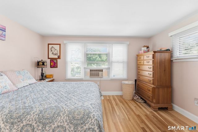 17 Seventh Avenue, Waterford, CT 06385