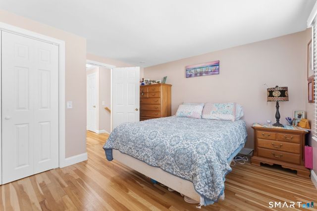 17 Seventh Avenue, Waterford, CT 06385