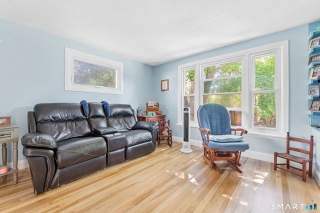 17 Seventh Avenue, Waterford, CT 06385