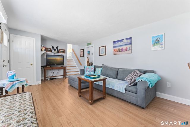 17 Seventh Avenue, Waterford, CT 06385