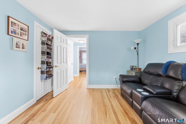 17 Seventh Avenue, Waterford, CT 06385