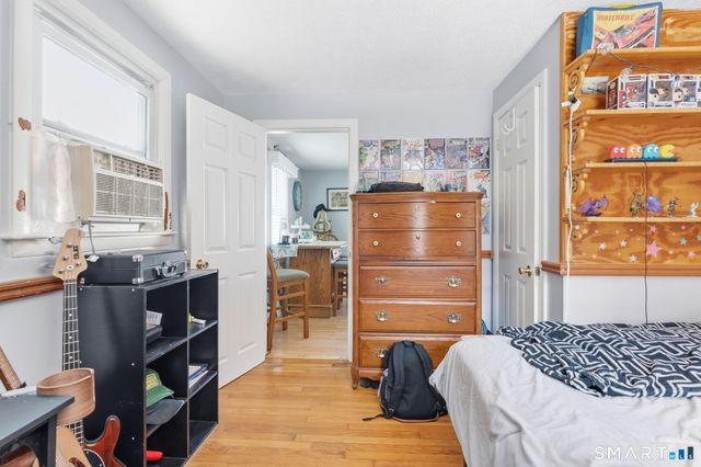 17 Seventh Avenue, Waterford, CT 06385