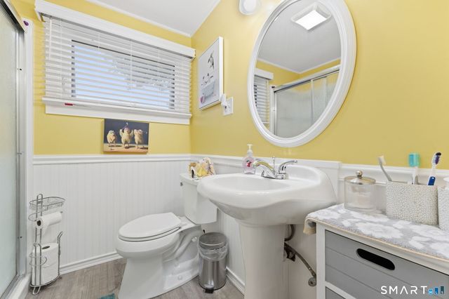 17 Seventh Avenue, Waterford, CT 06385