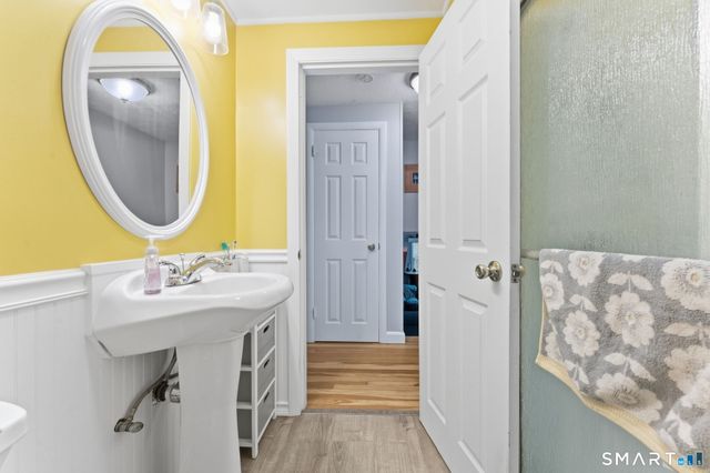 17 Seventh Avenue, Waterford, CT 06385