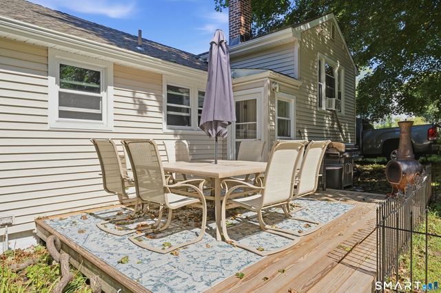 17 Seventh Avenue, Waterford, CT 06385