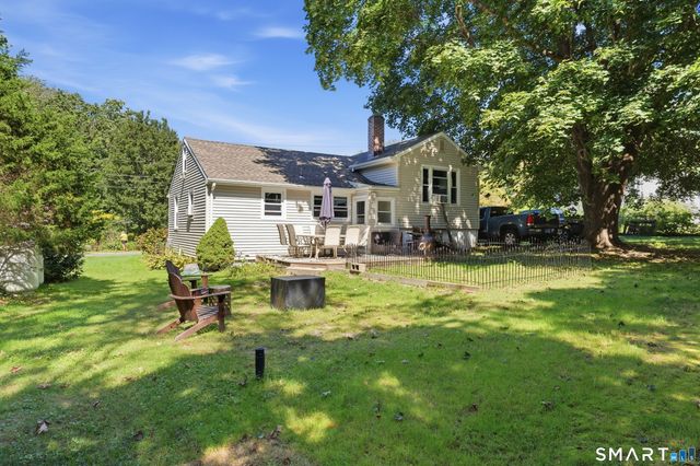 17 Seventh Avenue, Waterford, CT 06385
