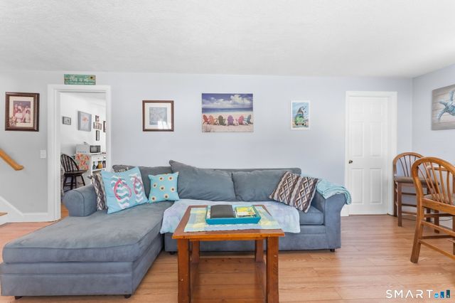 17 Seventh Avenue, Waterford, CT 06385
