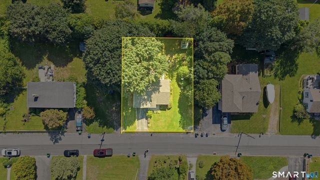 17 Seventh Avenue, Waterford, CT 06385