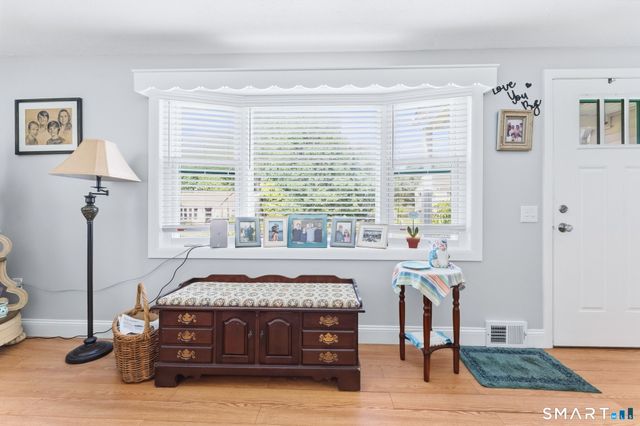 17 Seventh Avenue, Waterford, CT 06385
