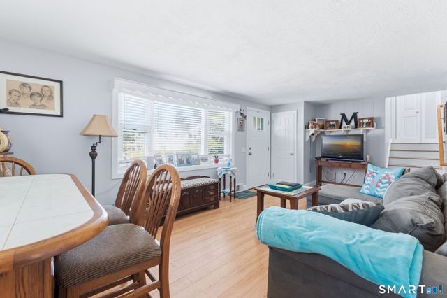 17 Seventh Avenue, Waterford, CT 06385