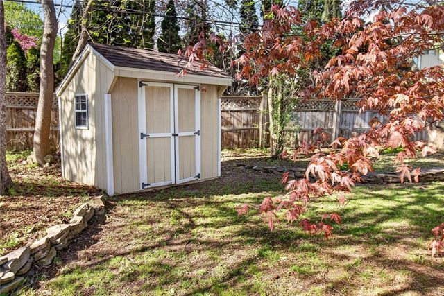 670 Claybourne Rd, Brighton, NY 14618