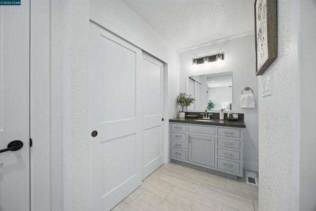 1430 Carpenter Rd, Oakley, CA 94561